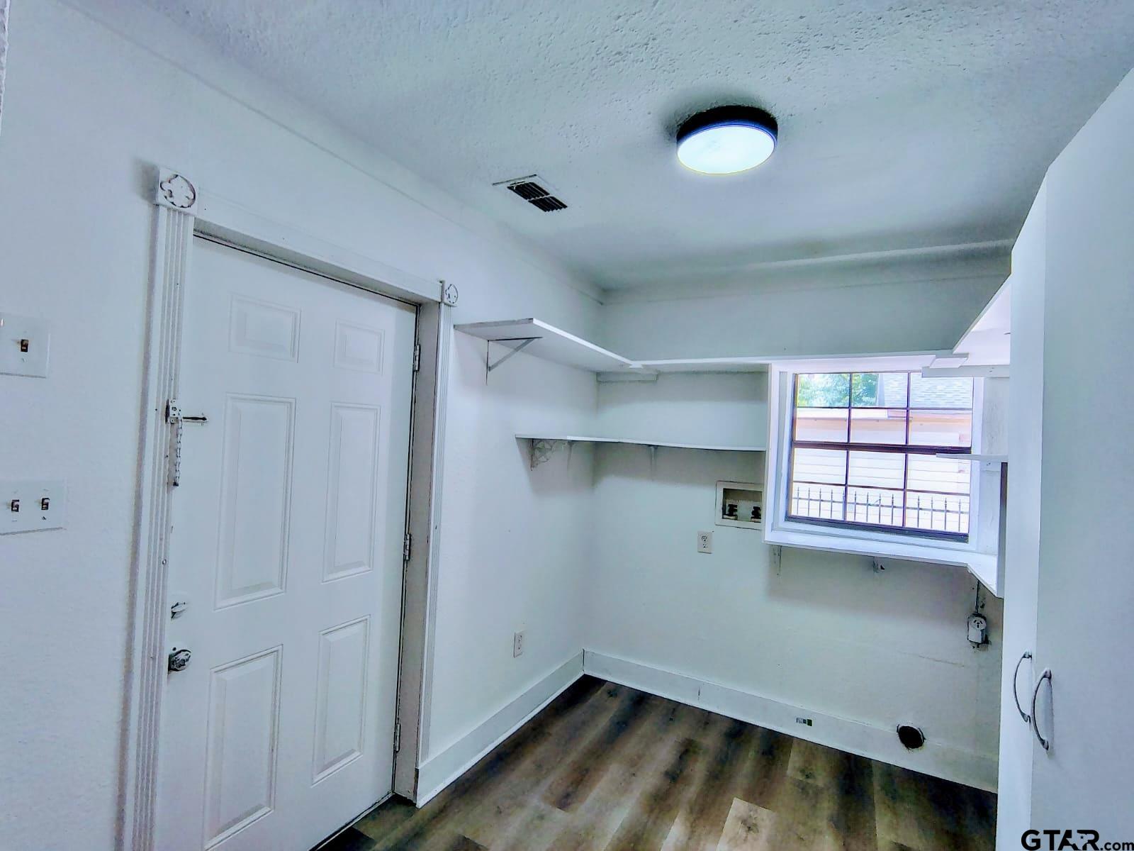 211 Watkins Street Longview, TX 75604 - Photo 12 of 26