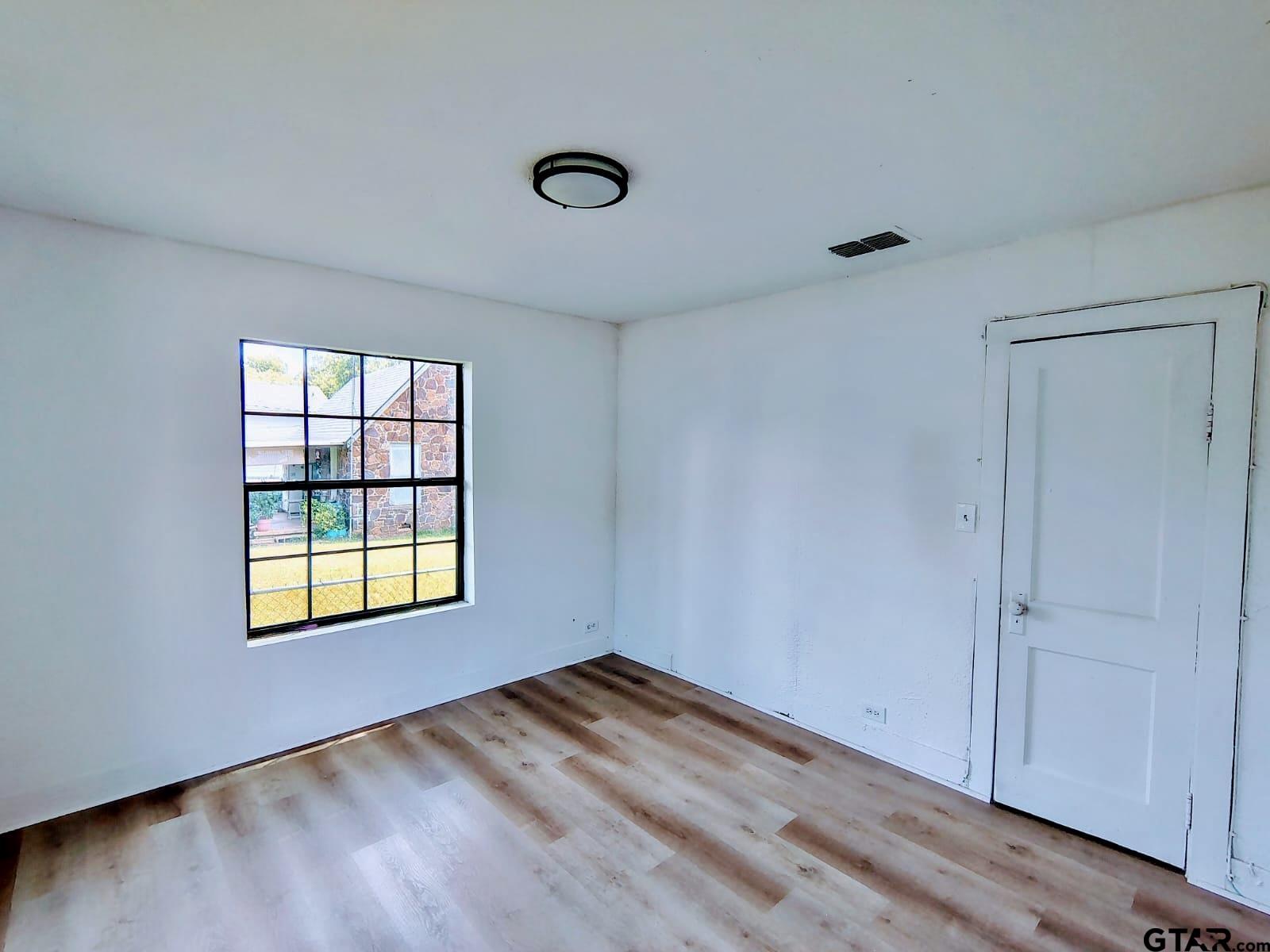 211 Watkins Street Longview, TX 75604 - Photo 14 of 26