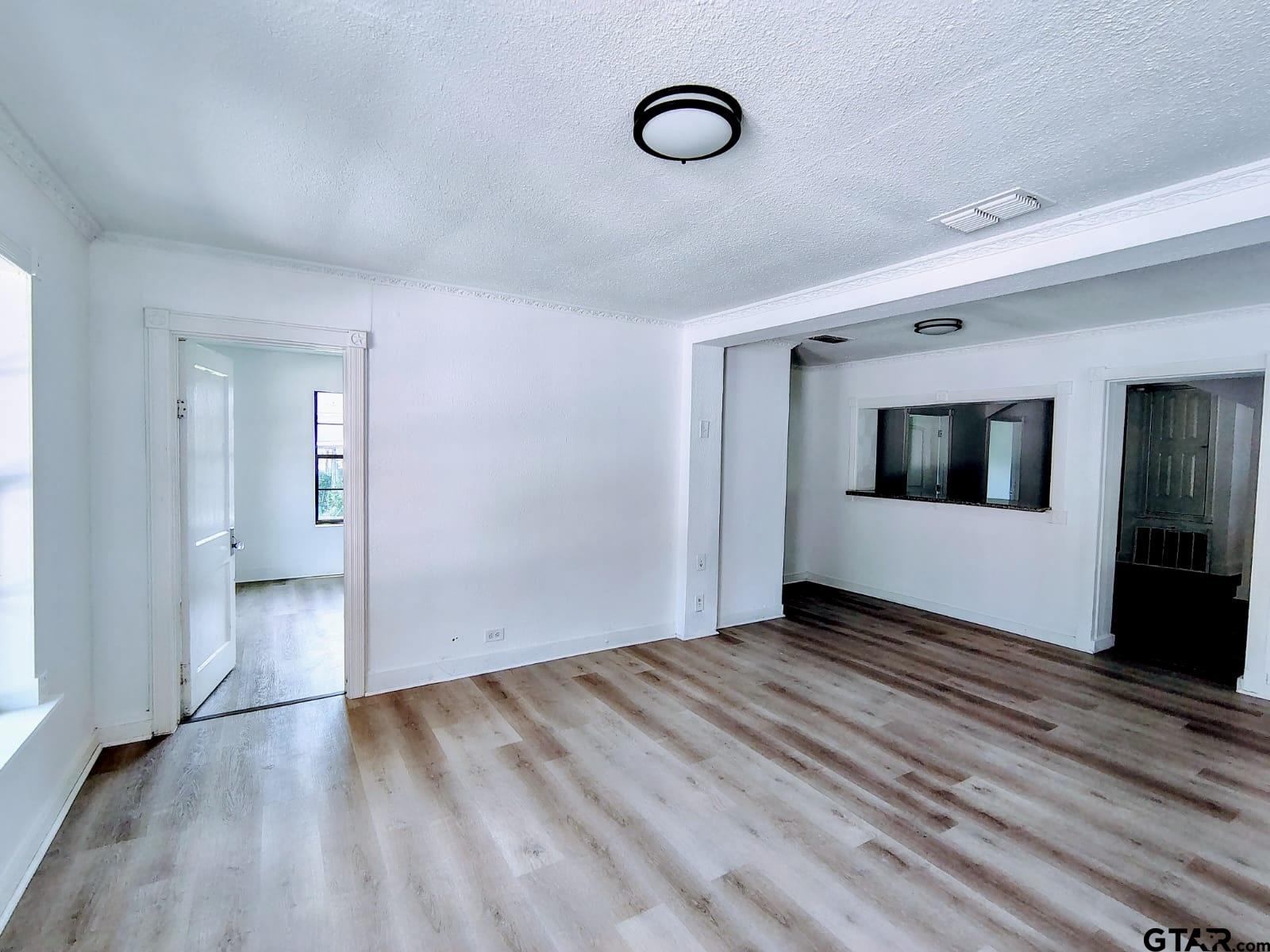 211 Watkins Street Longview, TX 75604 - Photo 5 of 26