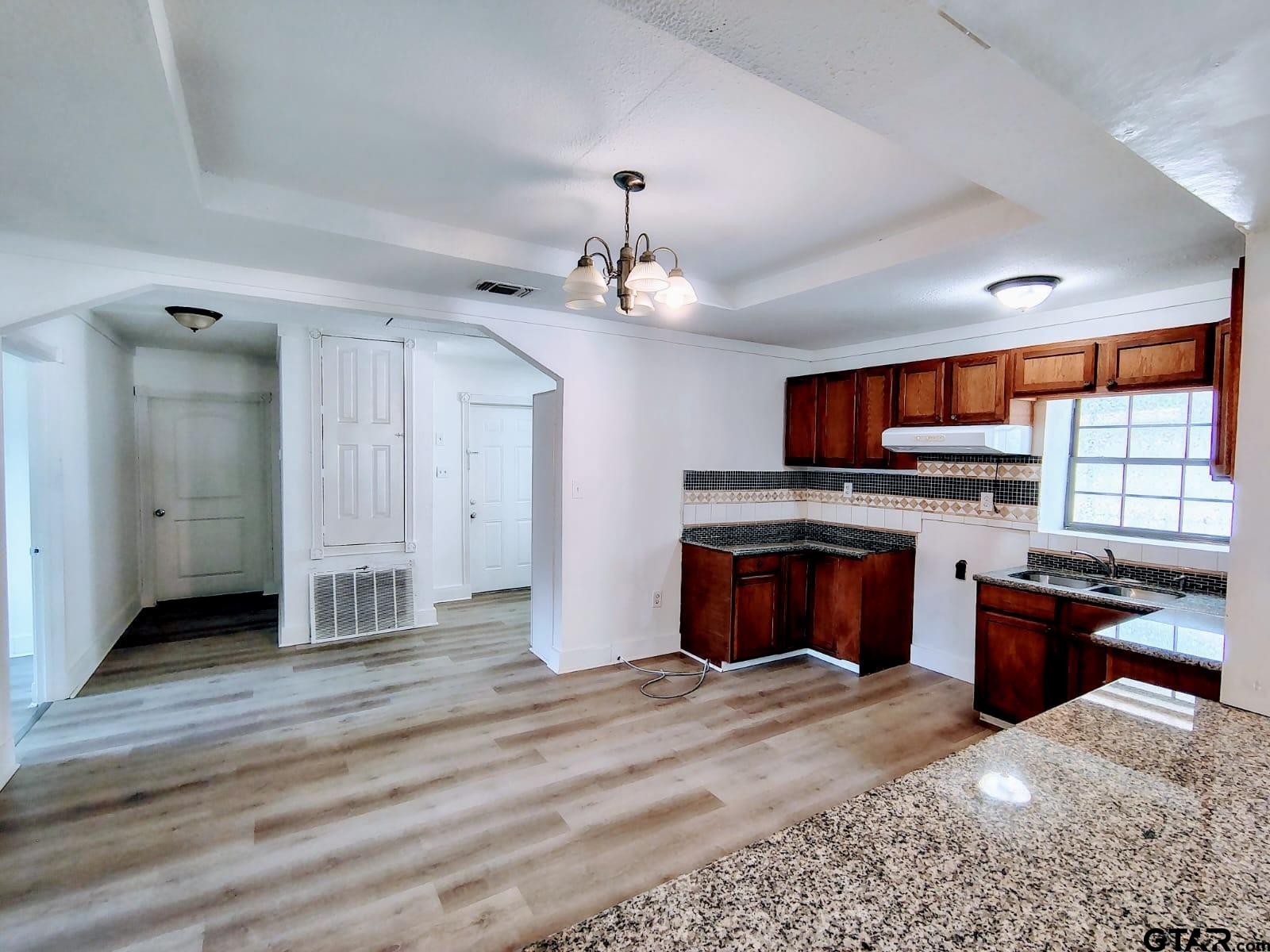 211 Watkins Street Longview, TX 75604 - Photo 7 of 26