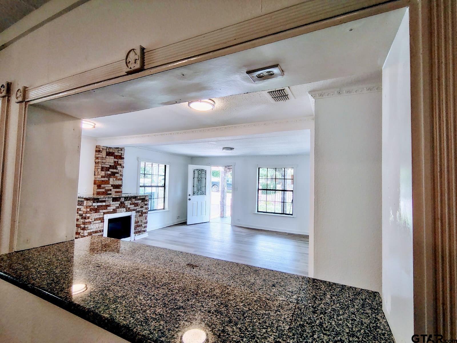 211 Watkins Street Longview, TX 75604 - Photo 8 of 26