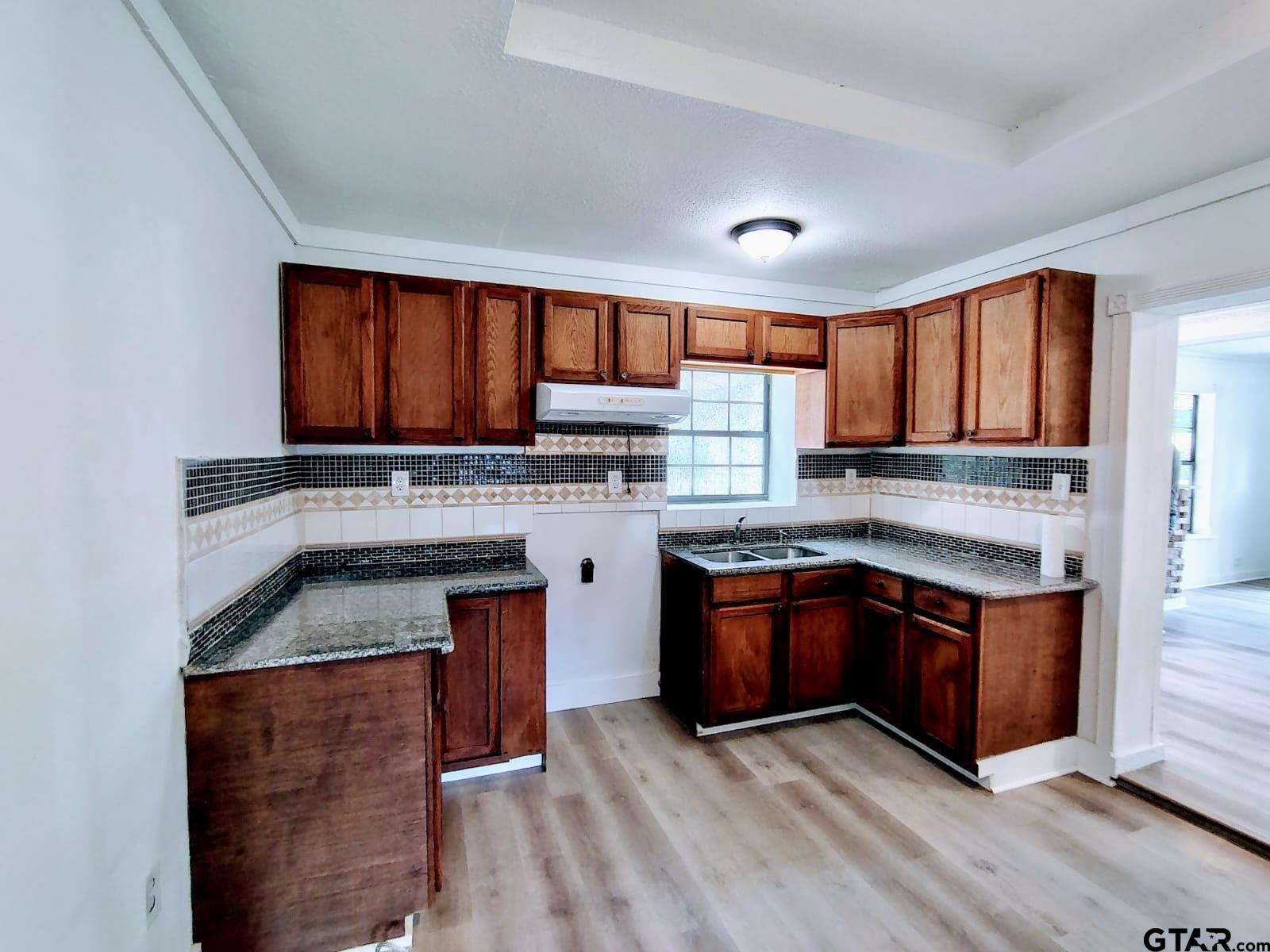 211 Watkins Street Longview, TX 75604 - Photo 9 of 26