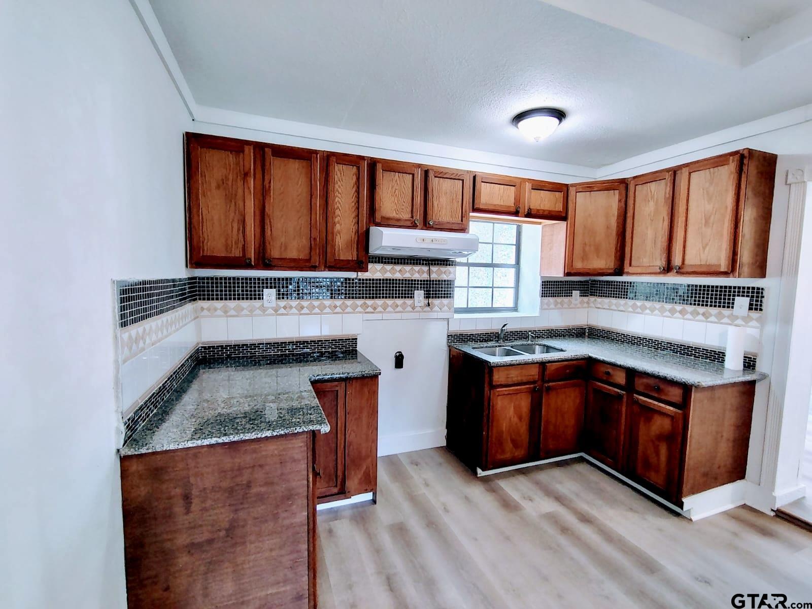 211 Watkins Street Longview, TX 75604 - Photo 10 of 26