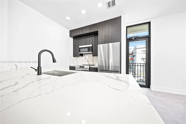 $990,000 | 526 Southwest 2nd Street, Unit 2, Miami, FL 33130