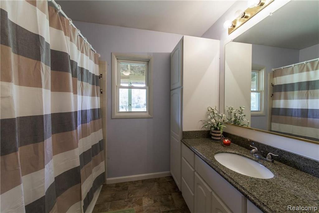 12459 Townsend Road Milan, MI 48160 - Photo 4 of 30