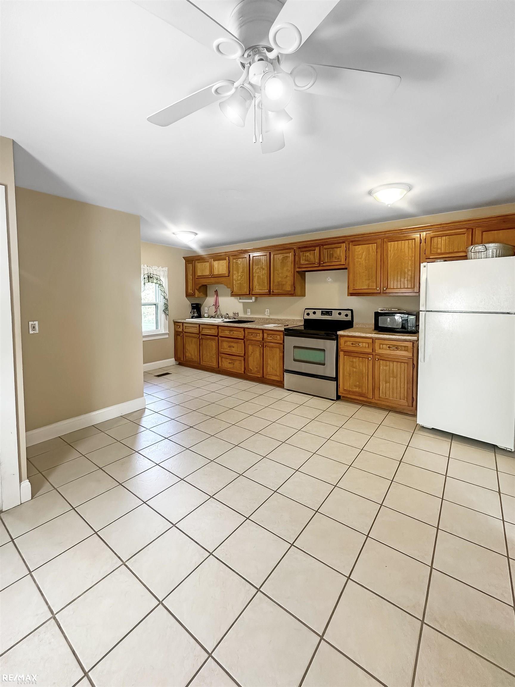 5235 Summers Road North Branch, MI 48461 - Photo 13 of 28 50189141-59a3ec68-cfa5-459a-b782-be14178c98dc.JPG