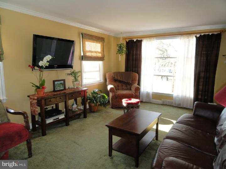 1724 Mt Pleasant Road Havertown, PA 19083 - Photo 4 of 19