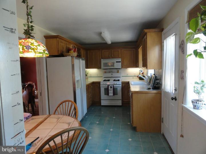 1724 Mt Pleasant Road Havertown, PA 19083 - Photo 8 of 19