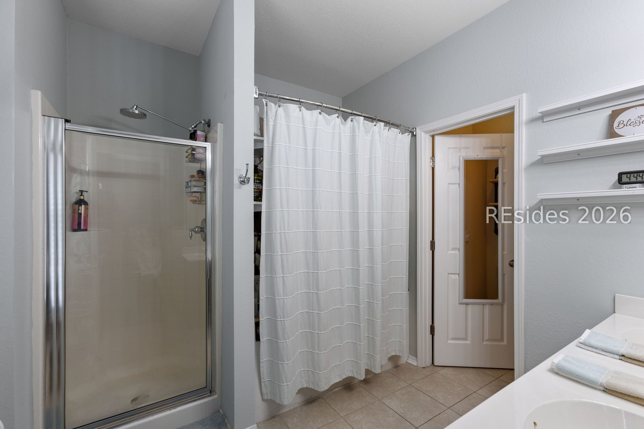 312 Columbia Lane Okatie, SC 29909 - Photo 14 of 34 Owner's Bath w/tub & seperate shower