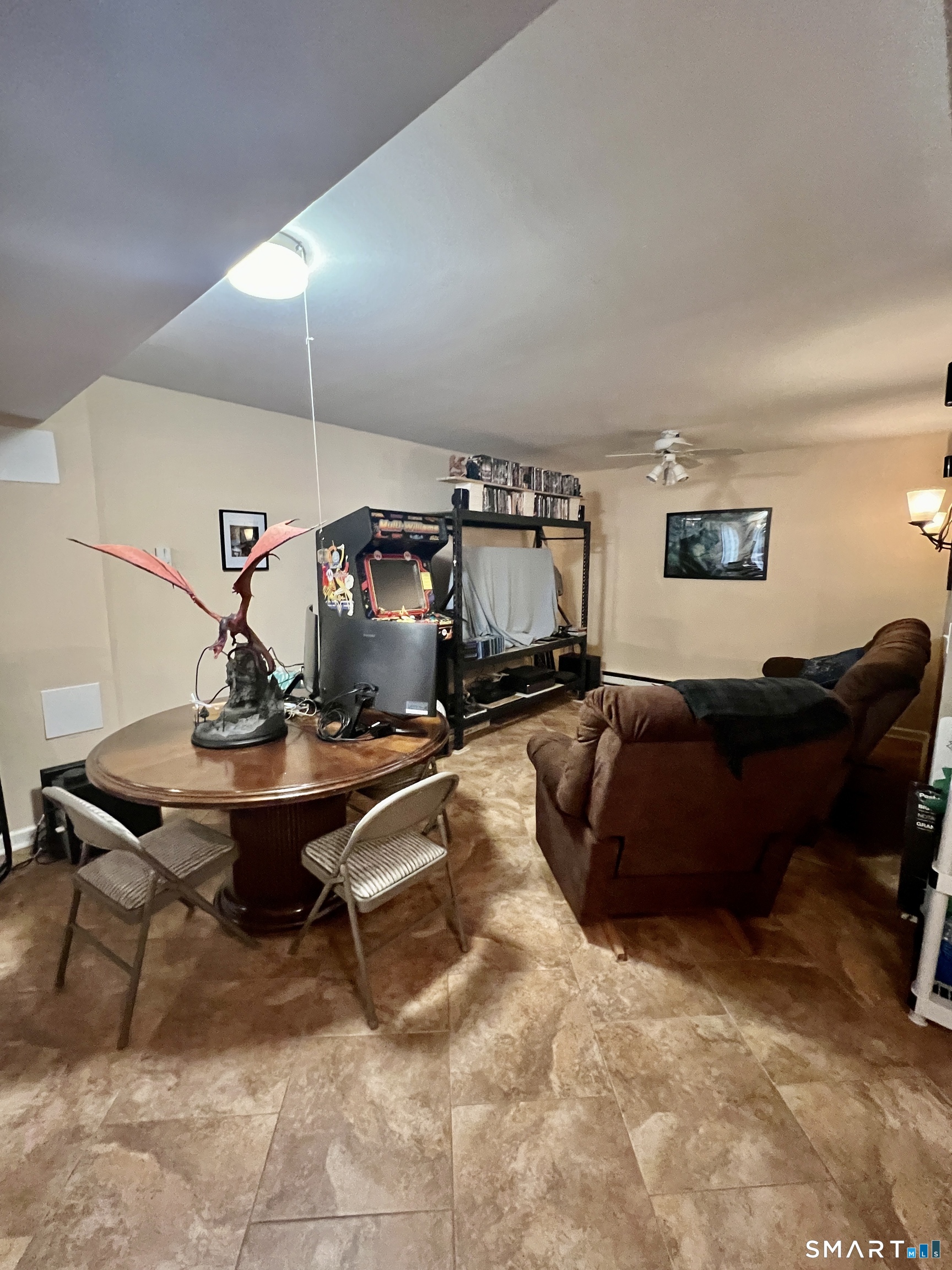 305 Cliffside Drive Torrington, CT 06790 - Photo 20 of 25 a living room with furniture