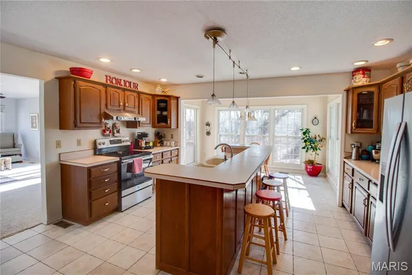 $335,000 | 14083 Aspen Drive, Carlinville, IL 62626