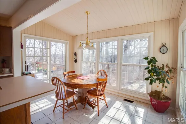 $335,000 | 14083 Aspen Drive, Carlinville, IL 62626