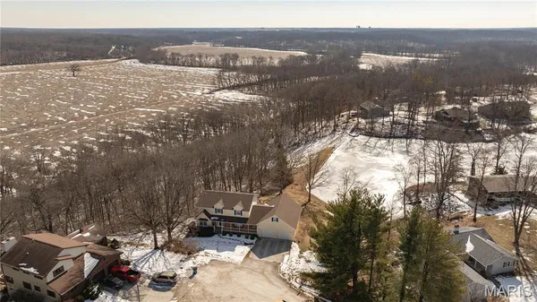 $335,000 | 14083 Aspen Drive, Carlinville, IL 62626