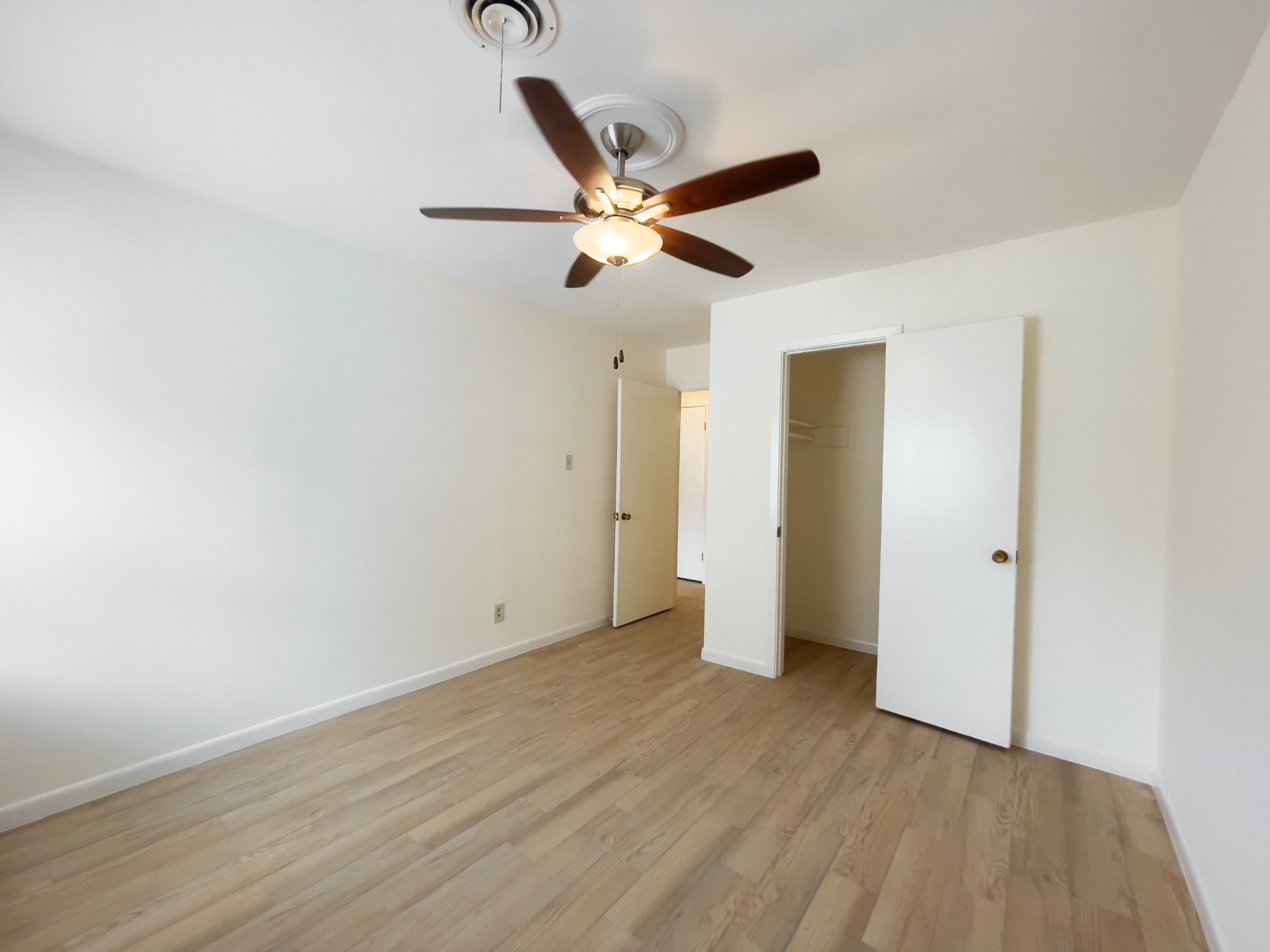 7710 Romney Road Houston, TX 77036 - Photo 14 of 31 a view of an empty room