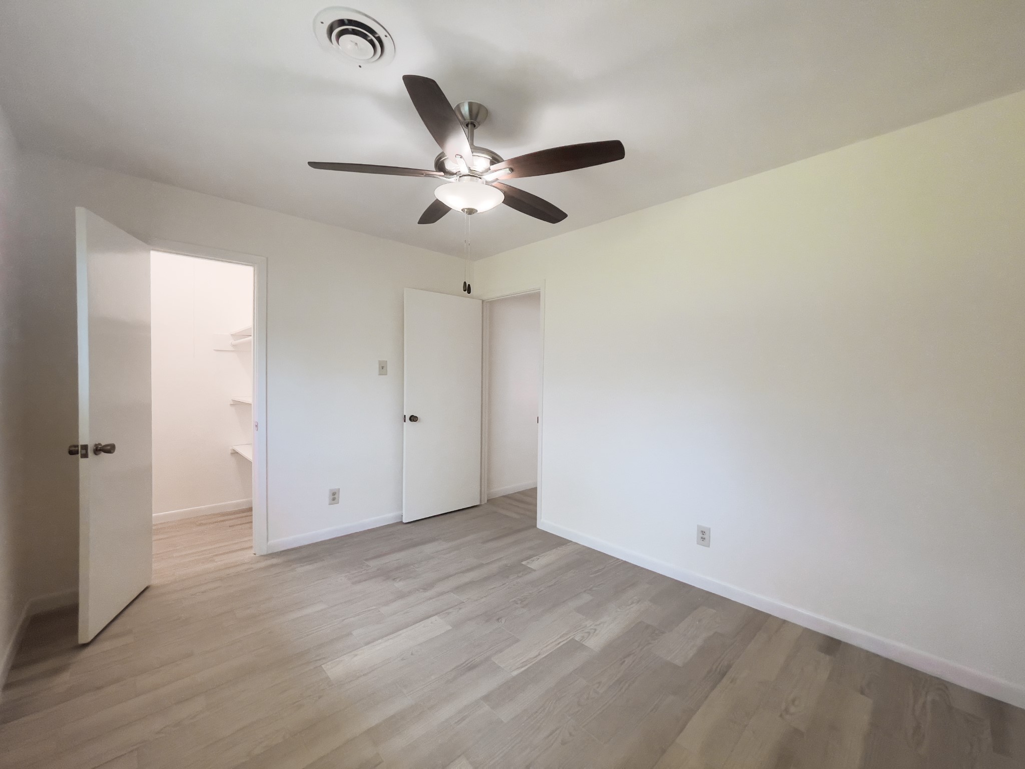 7710 Romney Road Houston, TX 77036 - Photo 18 of 31 an empty room with a window and a fan