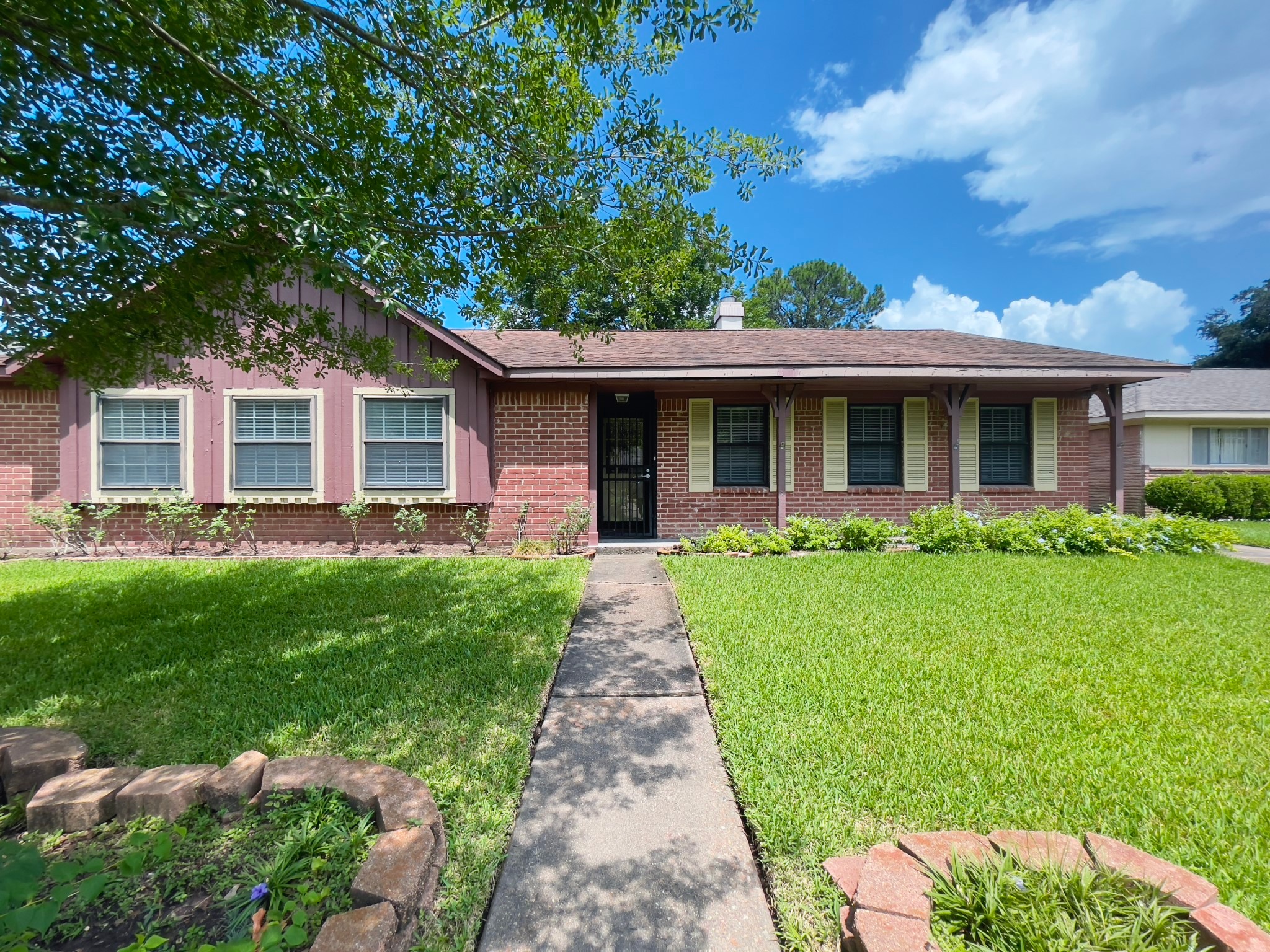 7710 Romney Road Houston, TX 77036 - Photo 25 of 31 a front view of a house with a garden