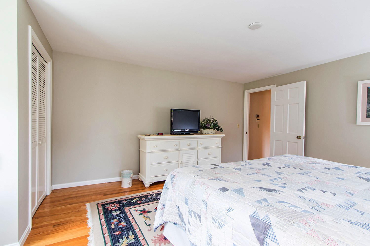 10 Deerfield Road Osterville, MA 02655 - Photo 17 of 31 1st Floor Bedroom - IMG_5030s