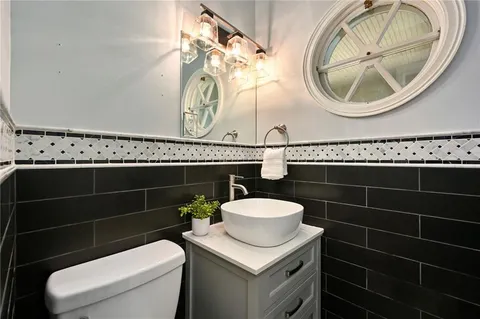 $649,000 | 5409 West 69th Terrace, Prairie Village, KS 66208