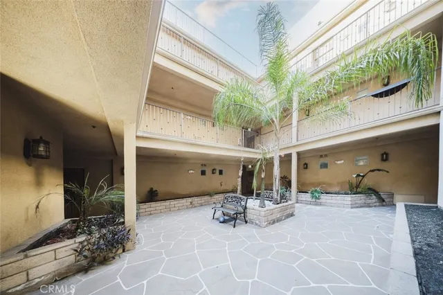 $649,000 | 1515 Grismer Avenue, Unit 302, Burbank, CA 91504