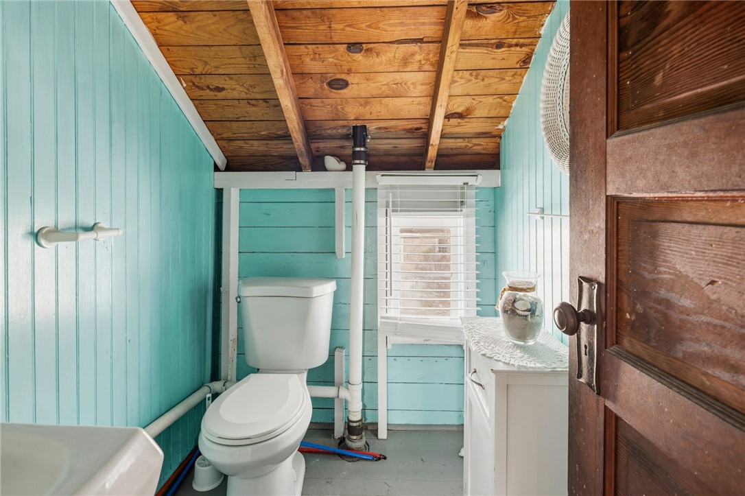 27 Benson Avenue Westerly, RI 02891 - Photo 33 of 44