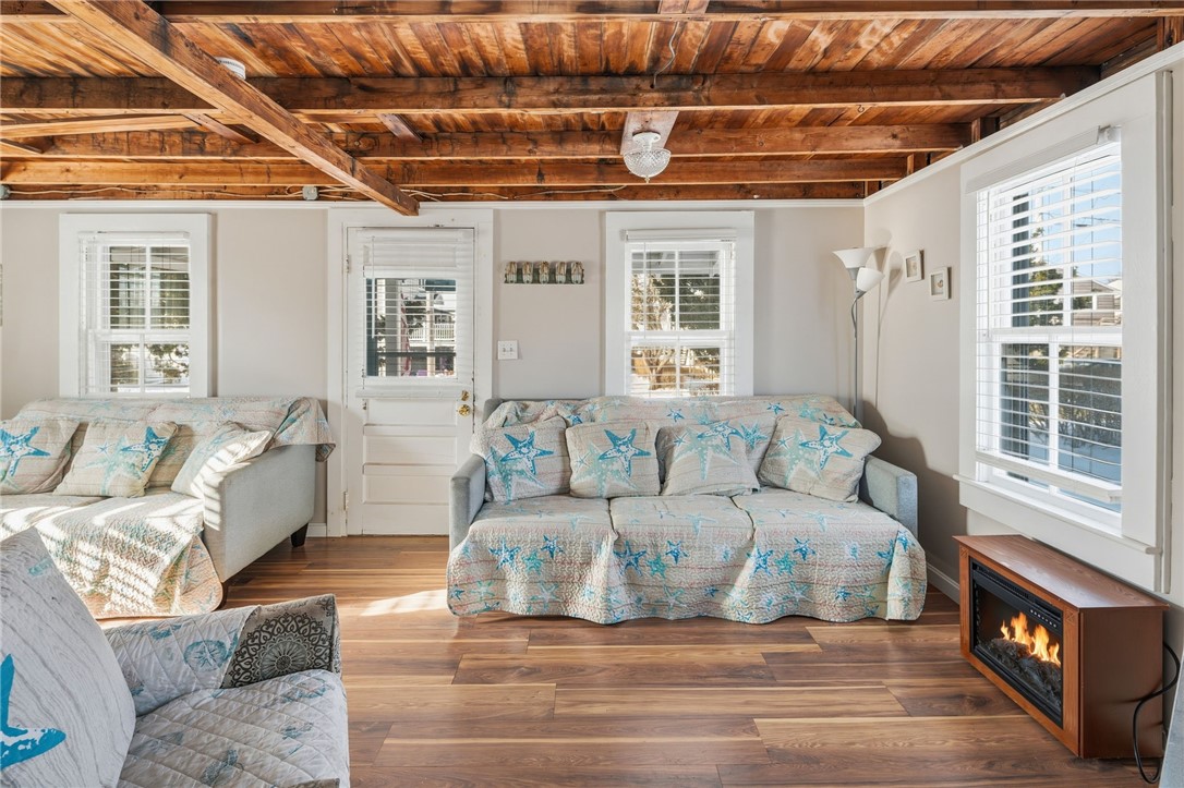 27 Benson Avenue Westerly, RI 02891 - Photo 4 of 44