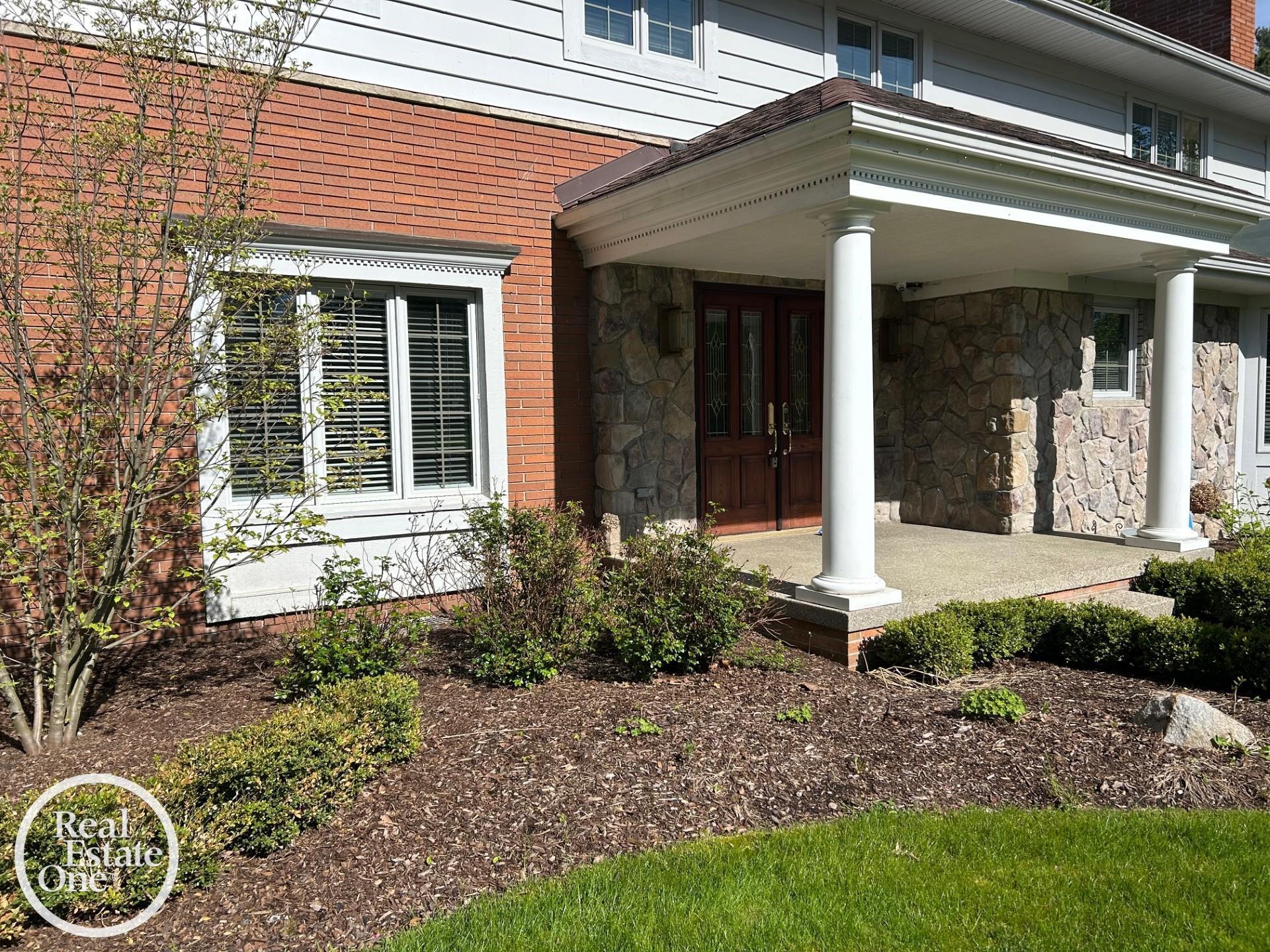 535 Ballantyne Road Grosse Pointe Shores, MI 48236 - Photo 3 of 89