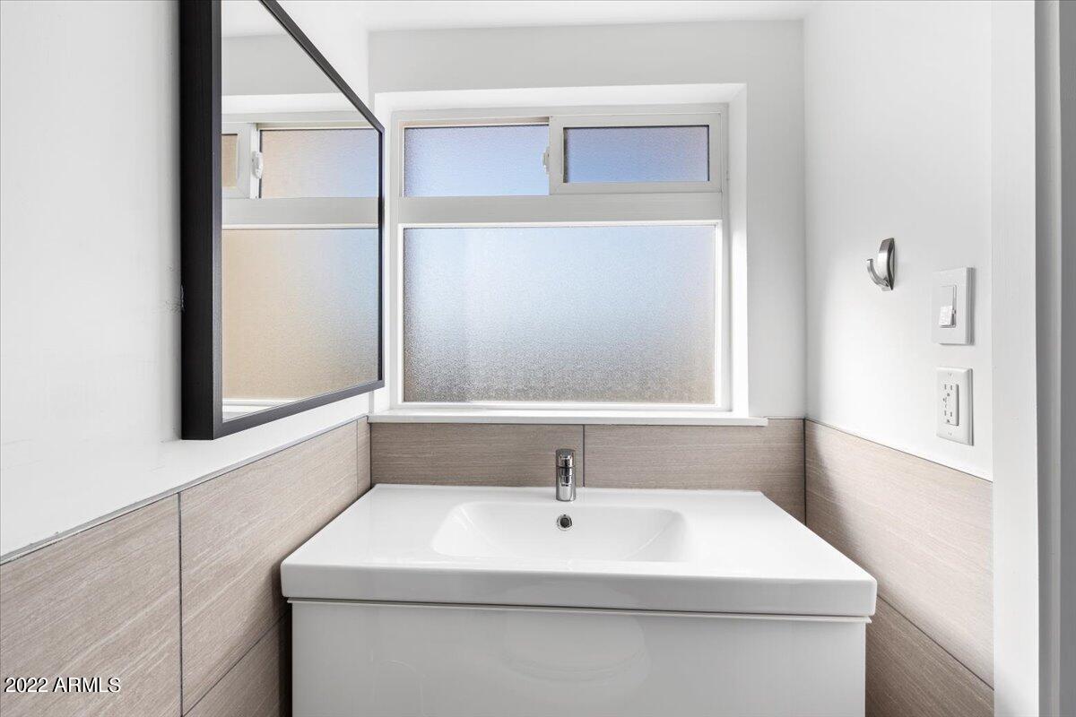 349 East Thomas Road, Unit E407 Phoenix, AZ 85012 - Photo 17 of 22 20-IMG_3420
