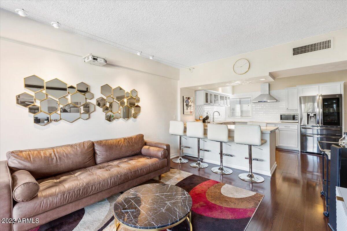 349 East Thomas Road, Unit E407 Phoenix, AZ 85012 - Photo 7 of 22 08-IMG_3300