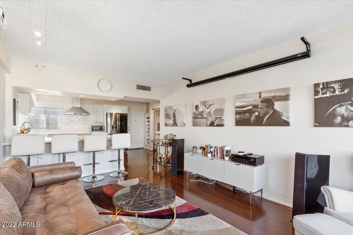 349 East Thomas Road, Unit E407 Phoenix, AZ 85012 - Photo 8 of 22 06-IMG_3270