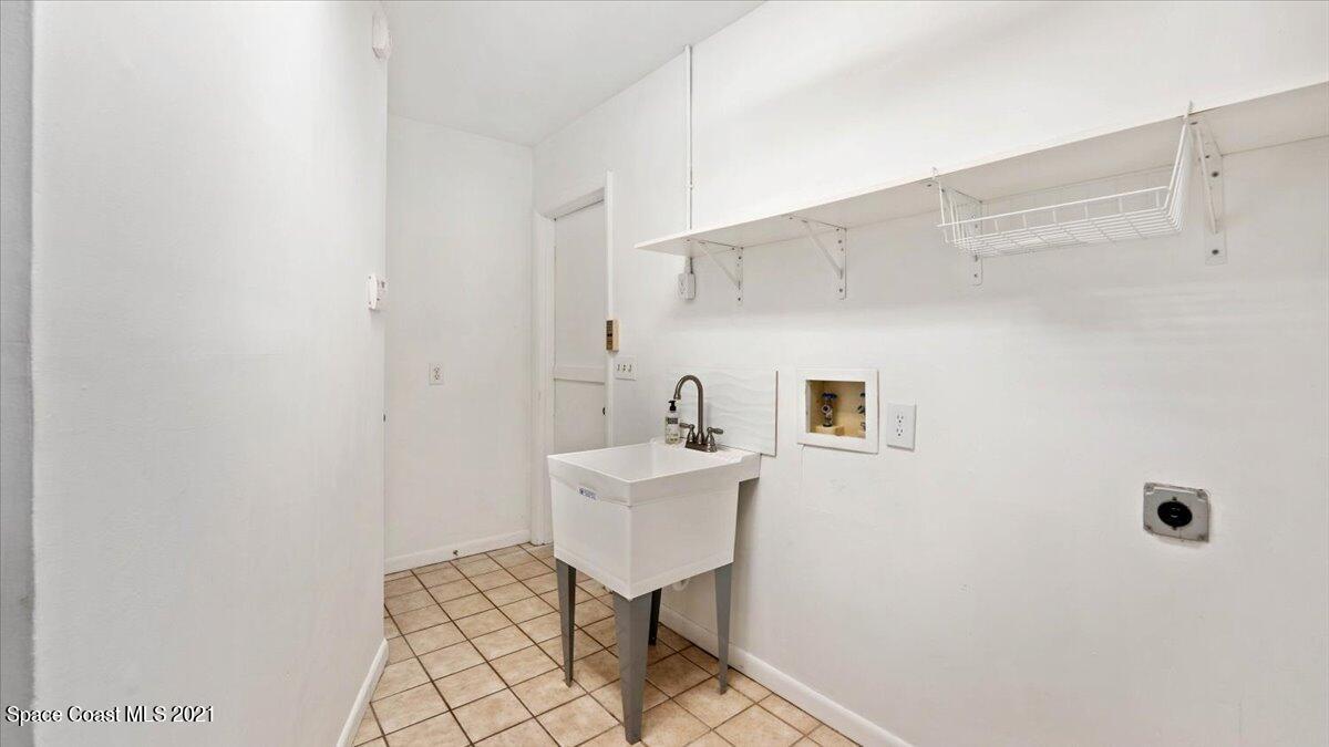 4455 Lake Washington Road Melbourne, FL 32934 - Photo 35 of 53 a workspace with furniture and mirror