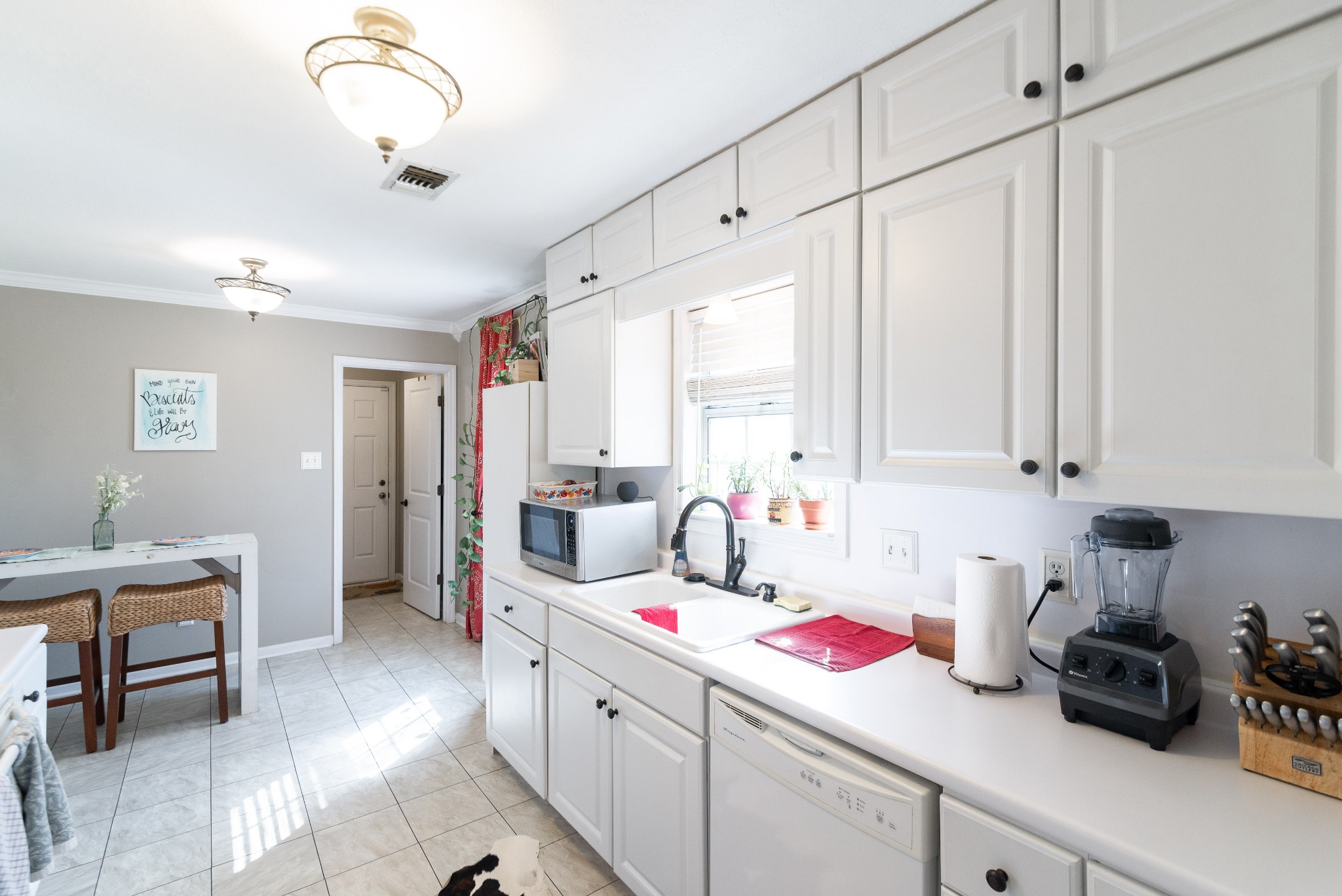 445 Parkside Circle Lebanon, TN 37087 - Photo 14 of 25 a room that has a lot of cabinets and couch