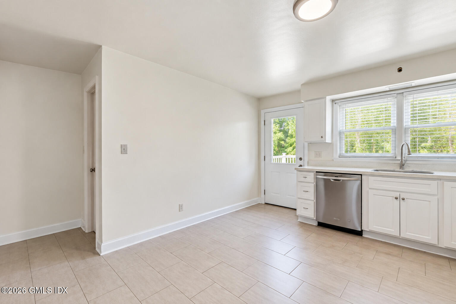 74 View Street West, Unit WEST Greenwich, CT 06830 - Photo 6 of 19 6 - 74 View St W