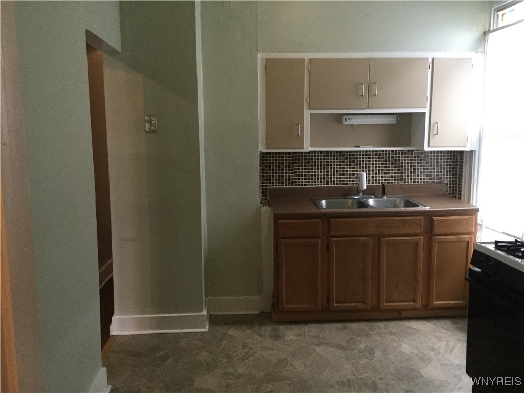 59 York Street Buffalo, NY 14213 - Photo 7 of 9