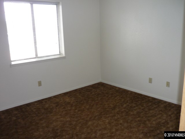 4170 Neil Road, Unit 15S Reno, NV 89502 - Photo 6 of 8 an empty room with a window