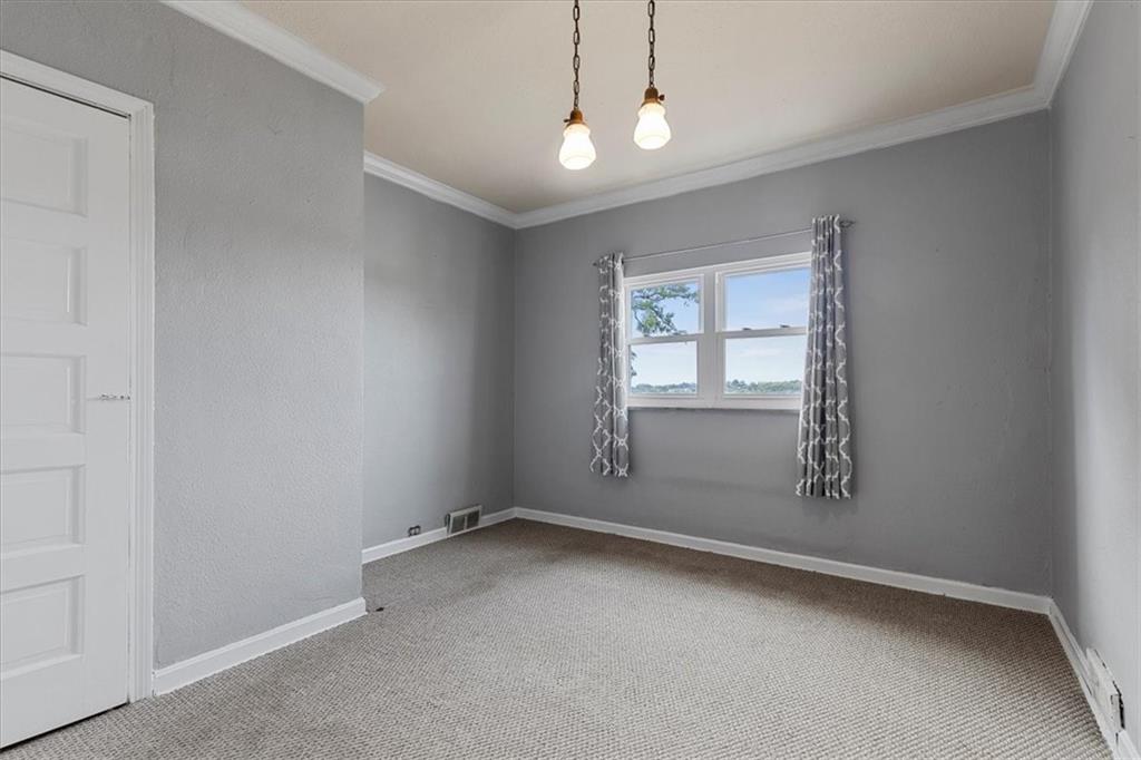 1622 Methyl Street Pittsburgh, PA 15216 - Photo 19 of 45 an empty room with a window