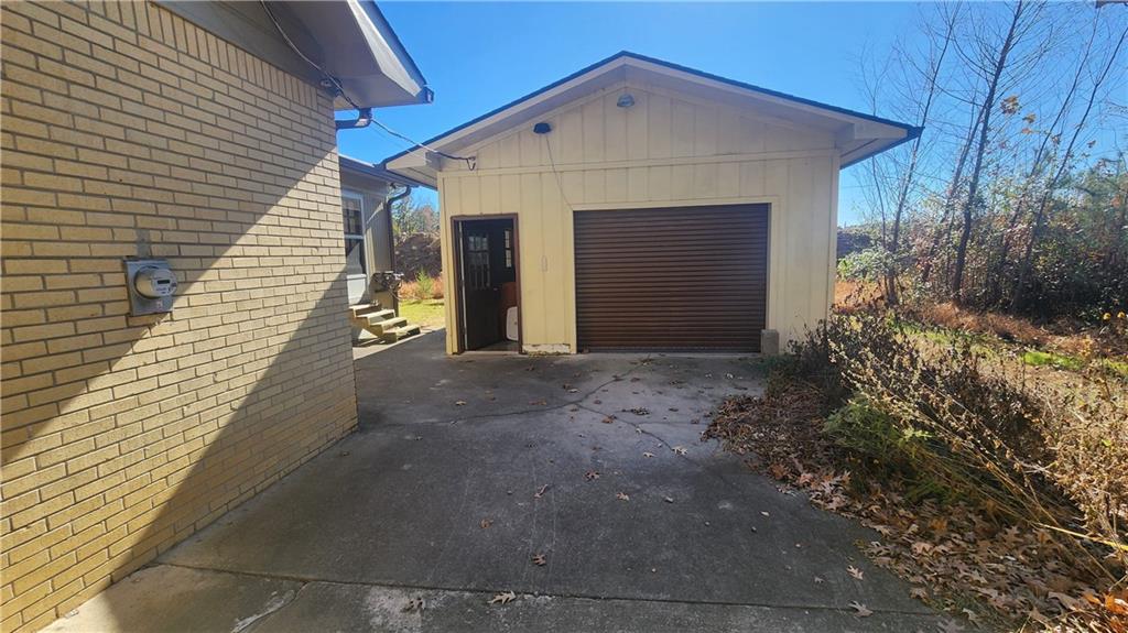 4 Glen View Drive Northeast Rome, GA 30165 - Photo 3 of 18 a front view of a house with garden