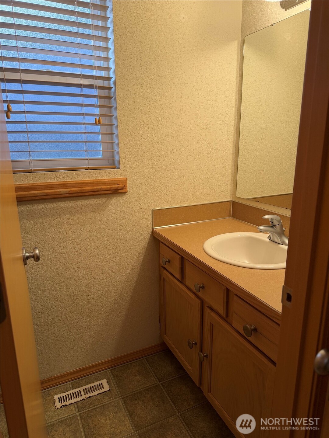 4212 Galena Street Southeast Lacey, WA 98503 - Photo 6 of 13 Gallery Image 6