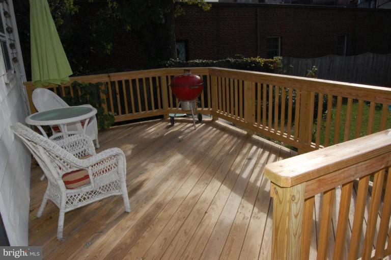 9310 Maple Street Manassas, VA 20110 - Photo 2 of 18 Deck