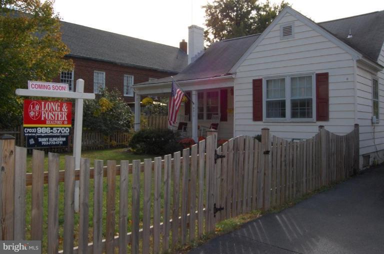 9310 Maple Street Manassas, VA 20110 - Photo 14 of 18 Exterior #2