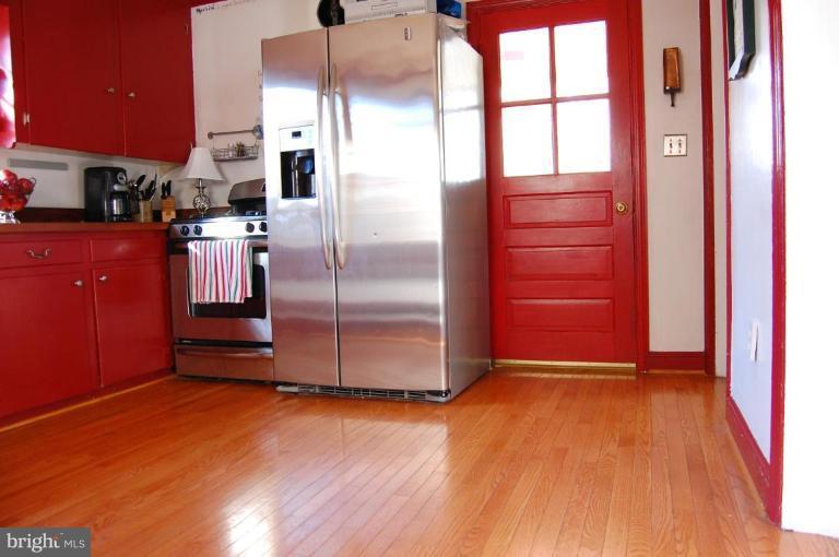 9310 Maple Street Manassas, VA 20110 - Photo 17 of 18 Kitchen