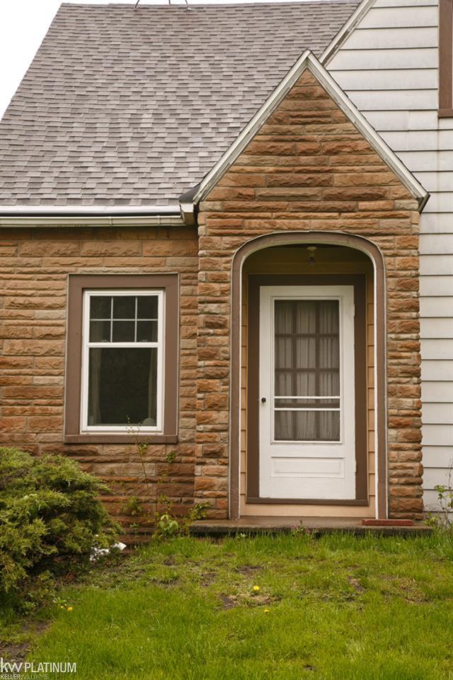 4226 Lapeer Road Port Huron, MI 48060 - Photo 3 of 43 31318786-2.JPG
