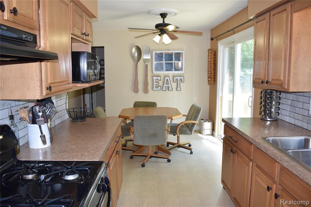 803 North Road Fenton, MI 48430 - Photo 15 of 24