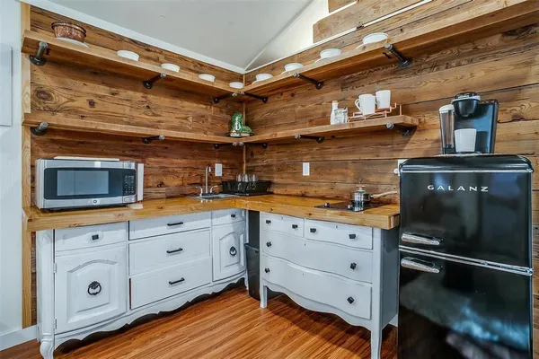 $1,000 | 1809 Whispering Oaks Street, Burleson, TX 76028