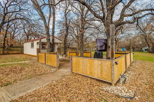 $1,000 | 1809 Whispering Oaks Street, Burleson, TX 76028