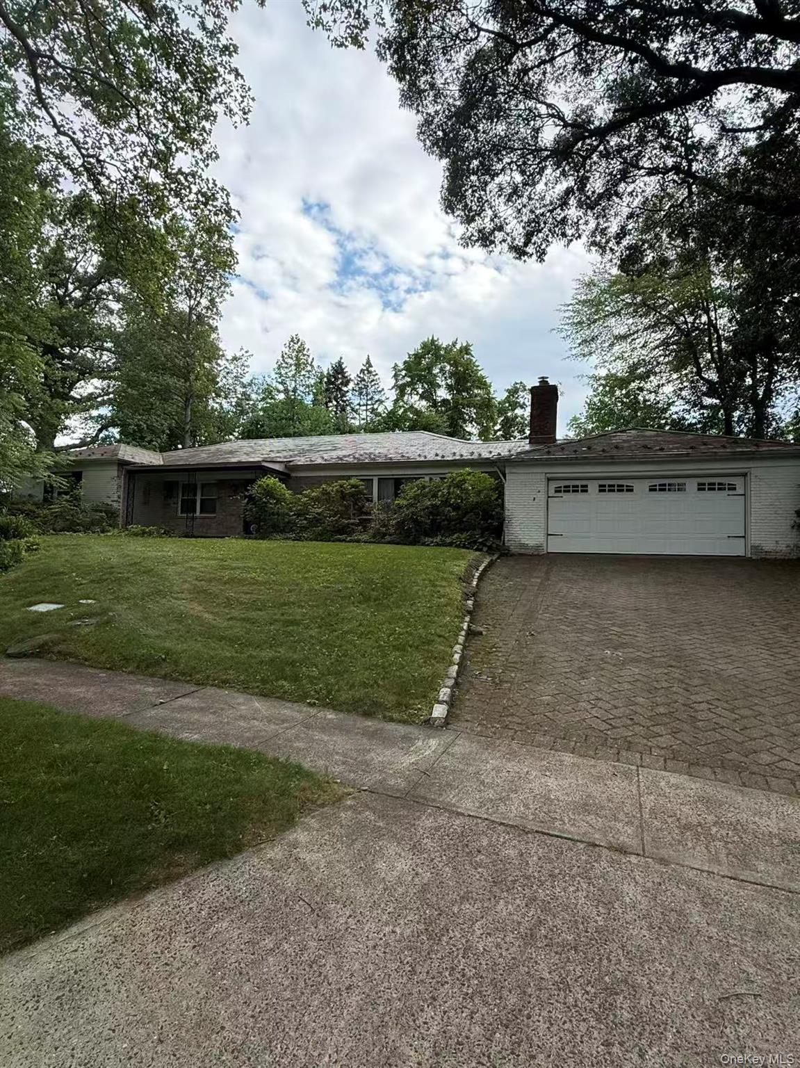 10 Hempton Road Great Neck, NY 11020 - Photo 3 of 8