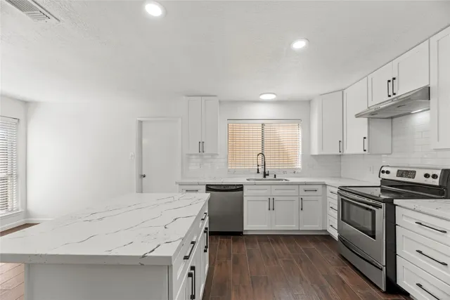 $2,000 | 15362 Meadow Village Drive, Houston, TX 77095