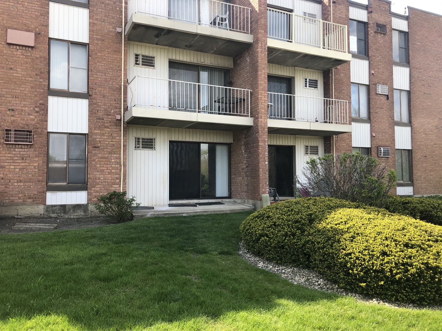 300 West Fullerton Avenue, Unit 104 Addison, IL 60101 - Photo 2 of 23
