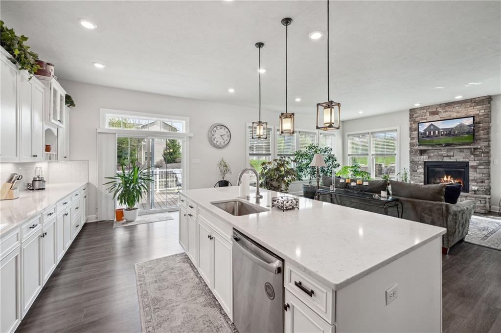 2013 Cherry Road Gibsonia, PA 15044 - Photo 9 of 49