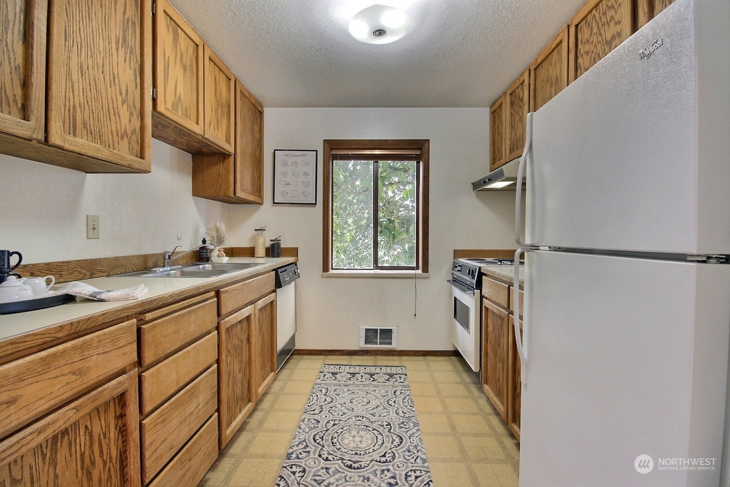 740 North 32nd Street, Unit 1 Renton, WA 98056 - Photo 19 of 32 a kitchen with a refrigerator and a sink