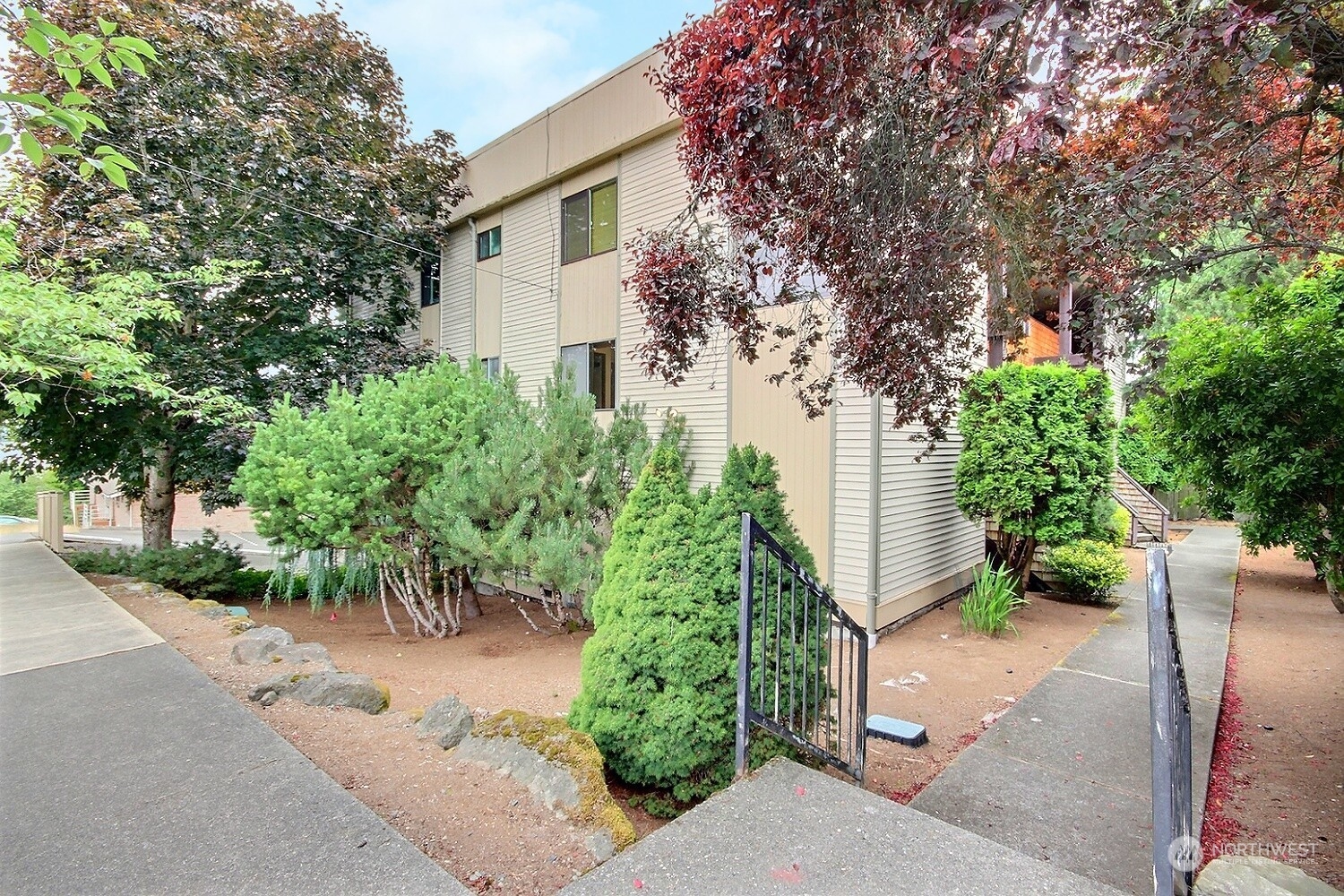 740 North 32nd Street, Unit 1 Renton, WA 98056 - Photo 25 of 32 front view of a house with a yard